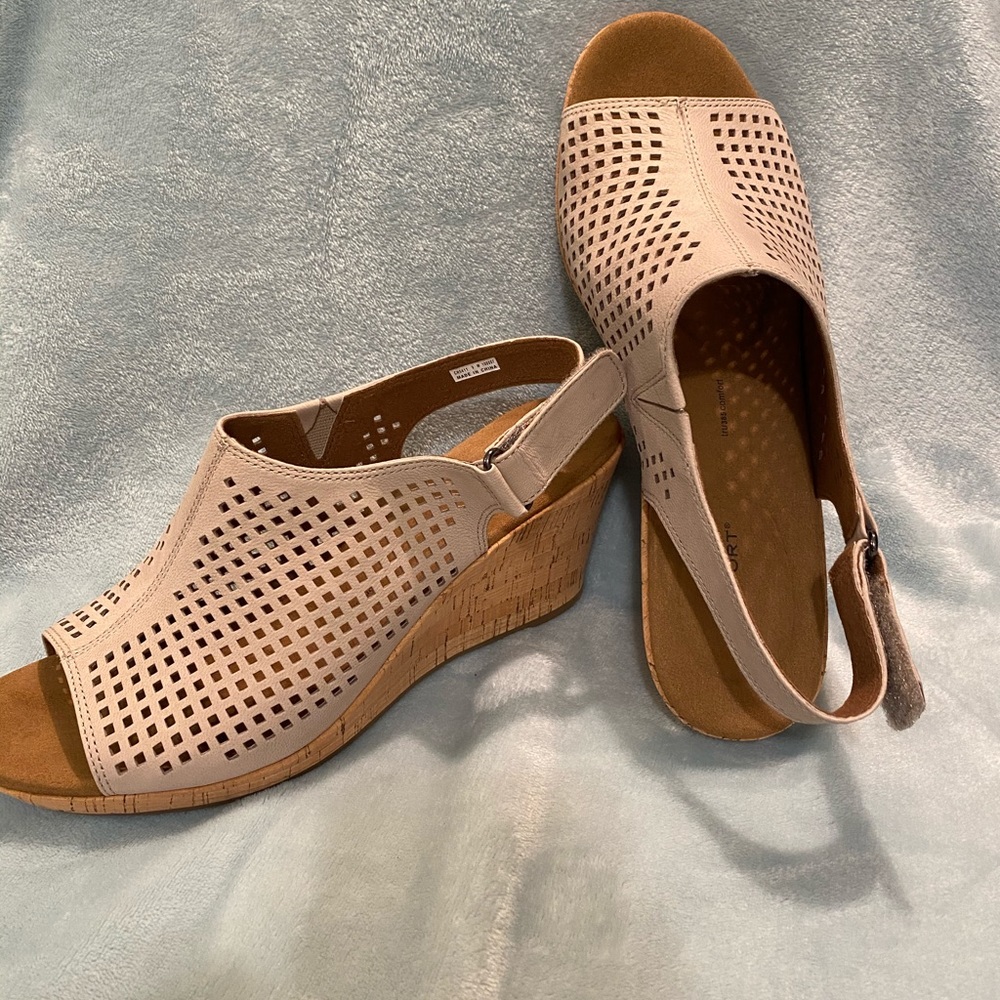 Rockport NWOT perf. Leather Slingback Sa…